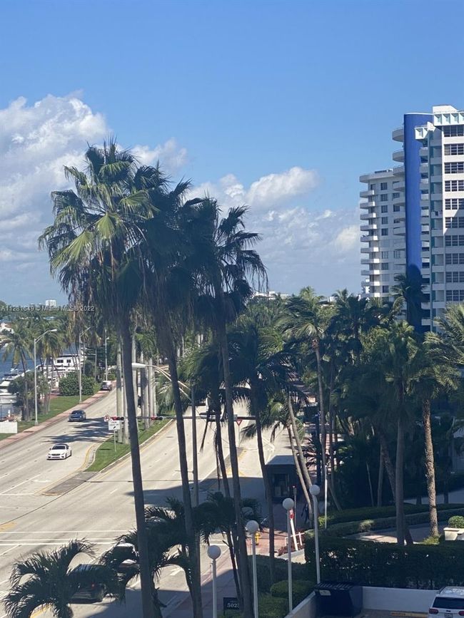 APT-506 - 5005 Collins Ave, Condo with 1 bedrooms, 2 bathrooms and null parking in Miami Beach FL | Image 5