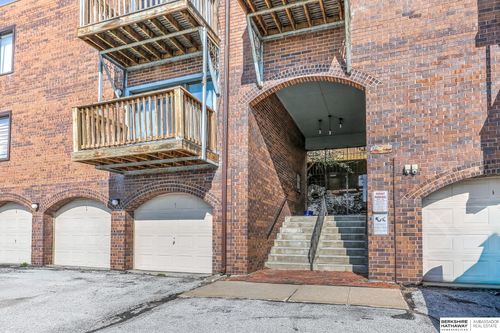 15-101 N 69th St, Omaha, NE, 68132-2757 | Card Image