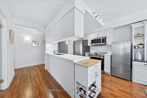 502-35 Hunt Ave, Richmond Hill, ON, L4C4H1 | Card Image