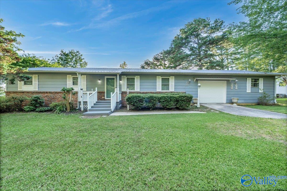 Douglas St, Hartselle, AL 35640 #1
