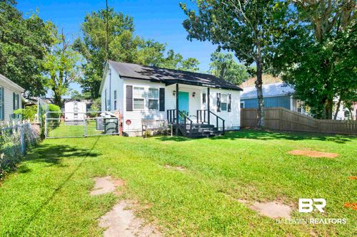 403 N Pine St, Foley, AL, 36535-2036 | Card Image