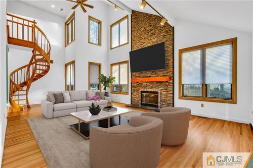 7 Pine Acres Dr, Medford, NJ, 08055-9578 | Card Image