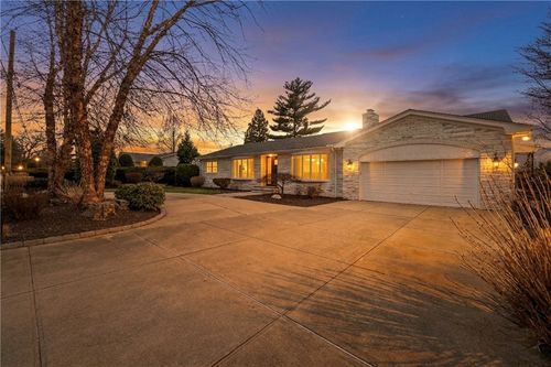 135 Meshanticut Valley Pkwy, Cranston, RI, 02920-3930 | Card Image