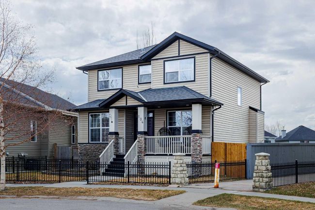 104 Prestwick Manor Se, Home with 4 bedrooms, 3 bathrooms and 8 parking in Calgary AB | Image 1