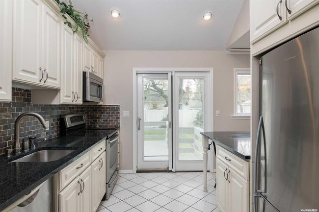 39 Cambria Rd, House other with 3 bedrooms, 2 bathrooms and null parking in Syosset NY | Image 9