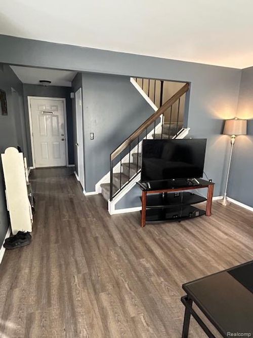 37314 Charter Oaks Blvd, Clinton Township, MI, 48036-2420 | Card Image