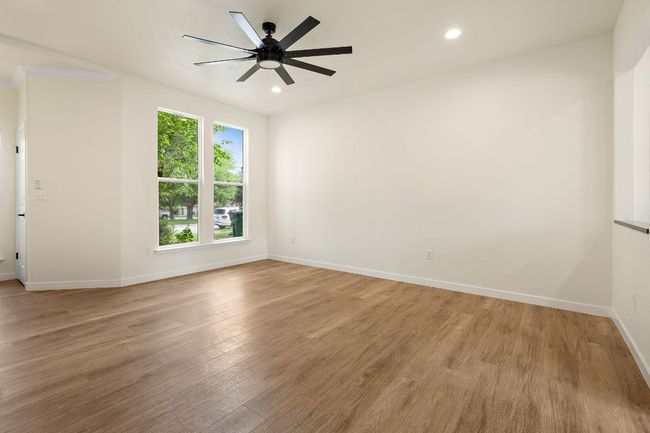 Entry to the home and living room | Image 6