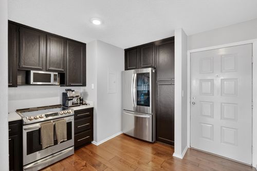 604-300 Walnut St, Des Moines, IA, 50309-2224 | Card Image