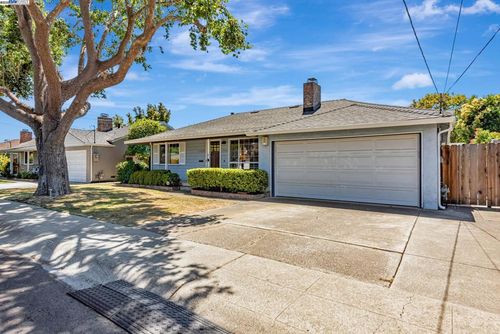 17061 Via Vis, San Lorenzo, CA, 94580 | Card Image