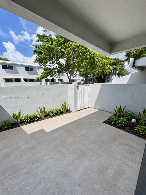 323-1968 Nw 4th Ct, Miami, FL, 33136-1221 | Card Image