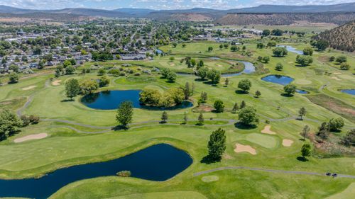 214 Sw Meadow Lakes Dr, Prineville, OR, 97754-1400 | Card Image