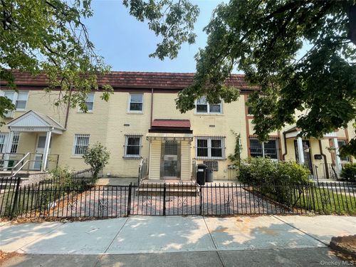 10852 63rd Rd, Forest Hills, NY, 11375-1352 | Card Image