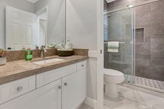 Jack and Jill one sink on each side. | Image 18