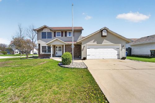 10550 S Peggy Dr, Oak Creek, WI, 53154-7926 | Card Image
