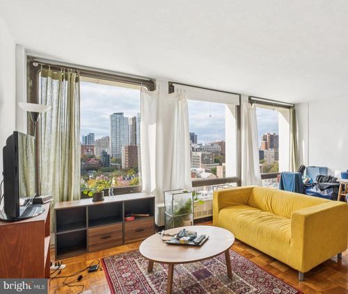 16ew-210 Locust St, PHILADELPHIA, PA, 19106-3934 | Card Image