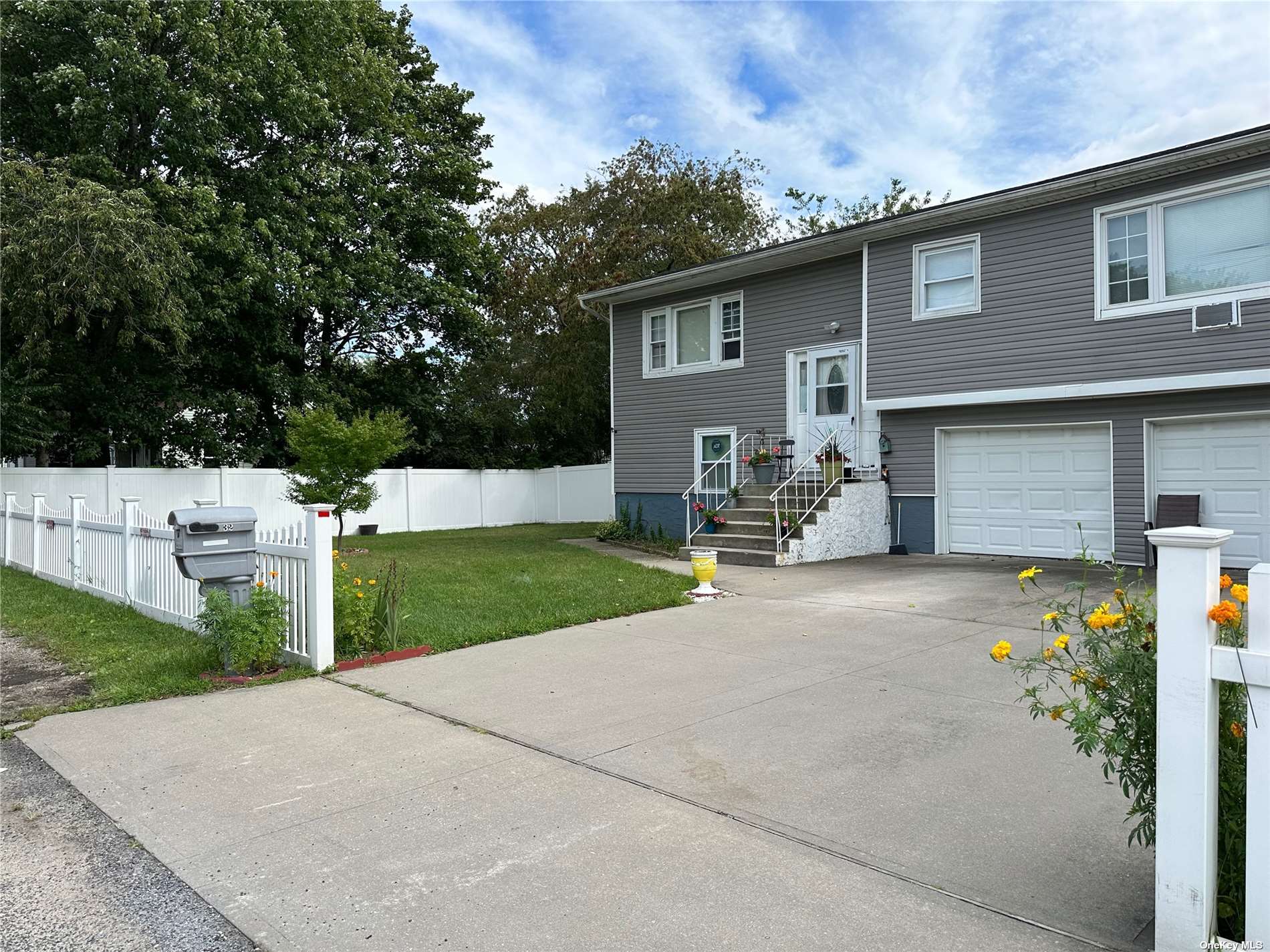 Jensen Rd, Bay Shore, NY 11706