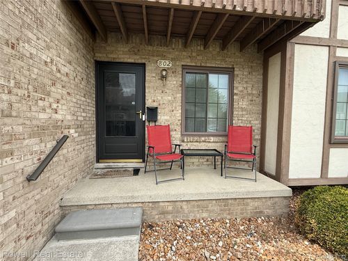 802 Country Club Dr, Saint Clair Shores, MI, 48082-2928 | Card Image