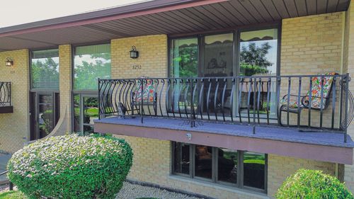 8252 Ashley Ln, Tinley Park, IL, 60477-8284 | Card Image