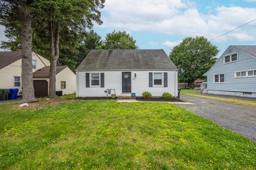 221 Brockett St, Newington, CT, 06111-3906 | Card Image