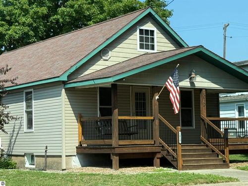 1019 2nd Ave, Cadillac, MI, 49601-1313 | Card Image