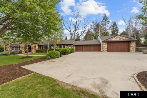 805 Ridgewood Ave, Omaha, NE, 68114-5361 | Card Image