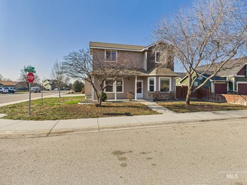 819 Sioux Ave, Emmett, ID, 83617-4011 | Card Image