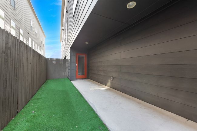 Downstairs yard with turf | Image 21