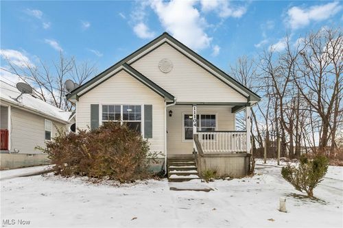 11104 Mount Carmel Rd, Cleveland, OH, 44104-2618 | Card Image