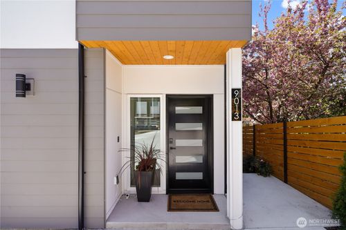9013 14th Ave Sw, Seattle, WA, 98106-2446 | Card Image