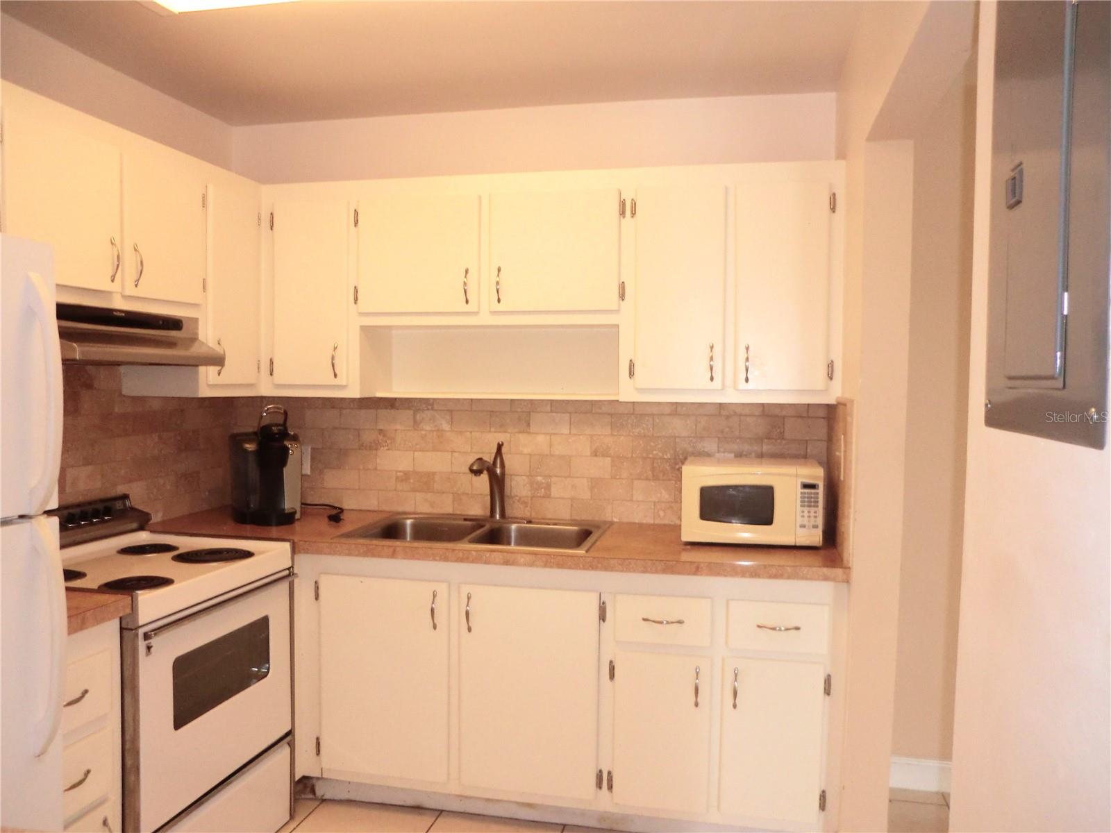 Residential Lease in SUN CITY CENTER 5