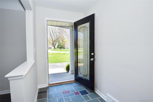 5255 Kellen Ln, Bloomfield Hills, MI, 48302-2739 | Card Image