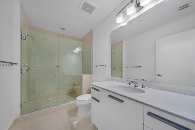 APT-4307 - 1060 Brickell Ave, Condo with 3 bedrooms, 3 bathrooms and null parking in Miami FL | Image 18