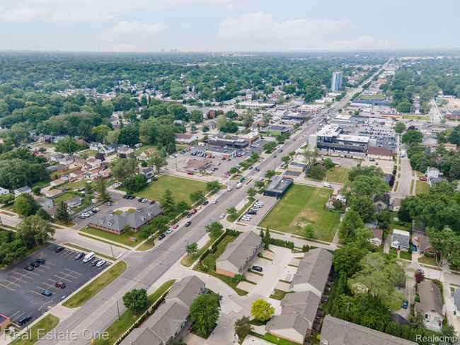 CLOSE TO DOWNTOWN | Image 28