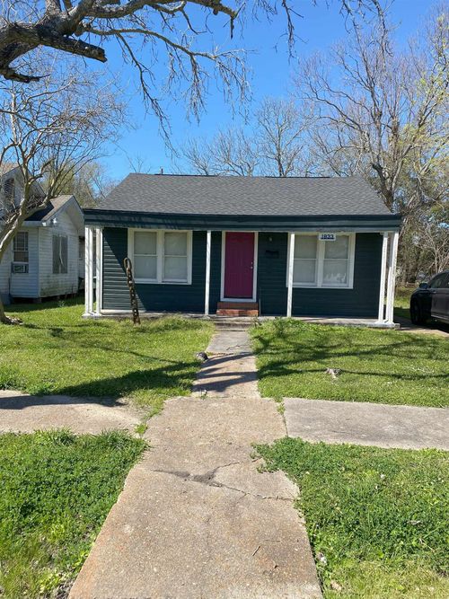 1833 11th St, Port Arthur, TX, 77640-5582 | Card Image