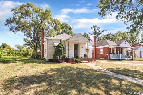18668 Warwick St, Detroit, MI, 48219-2843 | Card Image