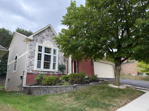 34763 Pickford Dr, Farmington Hills, MI, 48335-2073 | Card Image