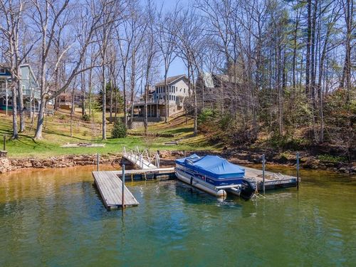 82 Avisco Rd, Robbinsville, NC, 28771-6902 | Card Image
