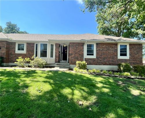 617 W Maple St, Raymore, MO, 64083-9160 | Card Image