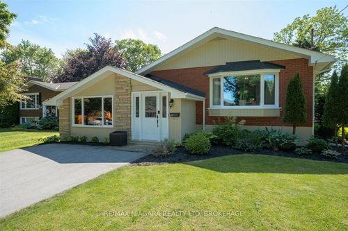 62 Oakridge Cres, Port Colborne, ON, L3K2T4 | Card Image