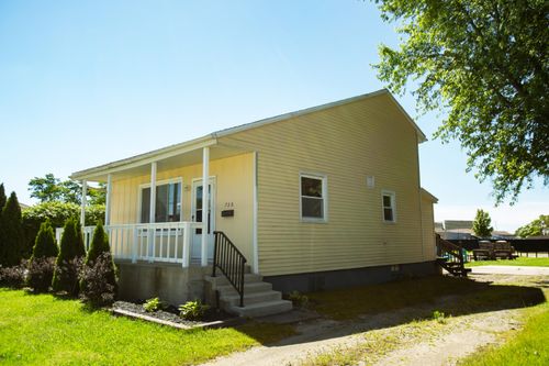 720 Botham Ave, Saint Joseph, MI, 49085-2404 | Card Image