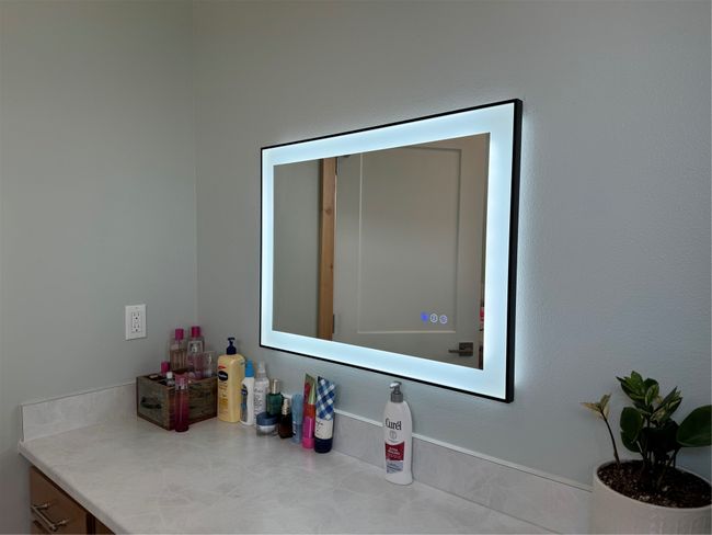 Extra vanity with lighted mirror | Image 27