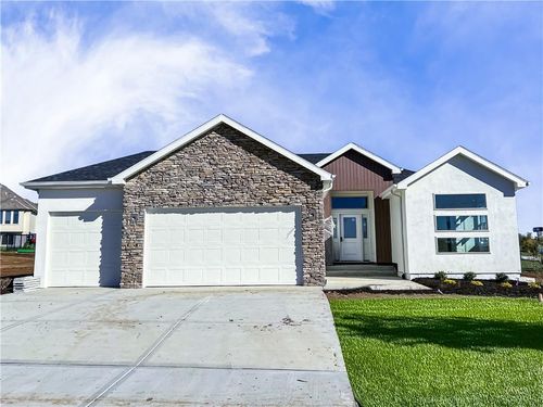 2601 Ne Wheatley Dr, Blue Springs, MO, 64029-7731 | Card Image