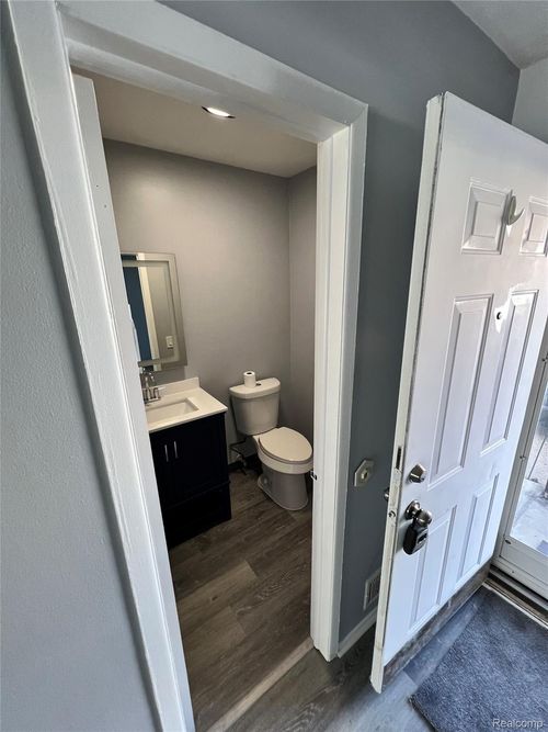 21711 Hidden Rivers Dr S, Southfield, MI, 48075 | Card Image