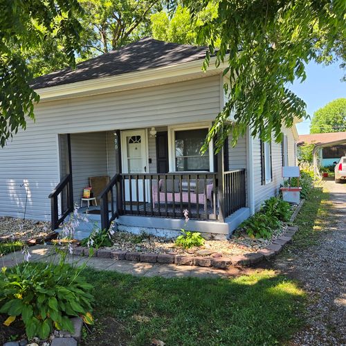 903 S Walnut St, Sesser, IL, 62884-2027 | Card Image