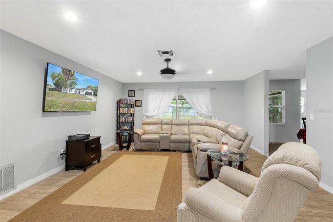 4487 Crescent Rd, House other with 3 bedrooms, 3 bathrooms and null parking in Spring Hill FL | Image 4