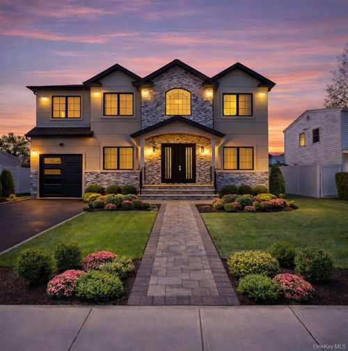 19 Crabtree Ln, Levittown, NY, 11756-1511 | Card Image