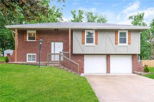 506 Nw Roanoke Dr, Blue Springs, MO, 64014-1131 | Card Image