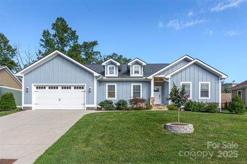 138 Old Oak Dr, Hendersonville, NC, 28791-8418 | Card Image