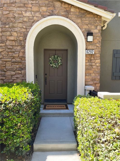 6292 Montedor Ln, Eastvale, CA, 91752-7318 | Card Image