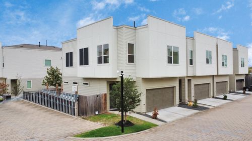 619 Thornton Oaks Ln, Houston, TX, 77018-1585 | Card Image